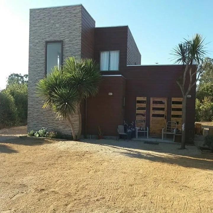Casa en ladrillo y piedra, Litoral Central
